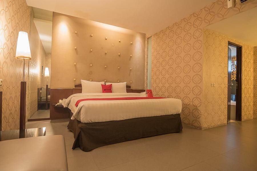 Hotel Reddoorz @ Cipaganti Street 3 3*